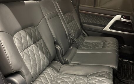 Toyota Land Cruiser 200, 2017 год, 8 300 000 рублей, 23 фотография