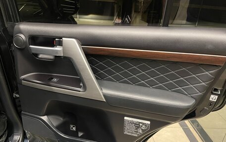 Toyota Land Cruiser 200, 2017 год, 8 300 000 рублей, 22 фотография