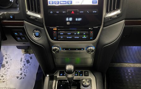 Toyota Land Cruiser 200, 2017 год, 8 300 000 рублей, 32 фотография