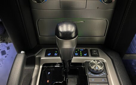 Toyota Land Cruiser 200, 2017 год, 8 300 000 рублей, 34 фотография