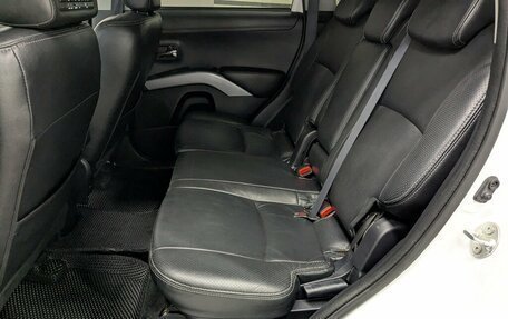 Mitsubishi Outlander III рестайлинг 3, 2011 год, 1 500 000 рублей, 3 фотография