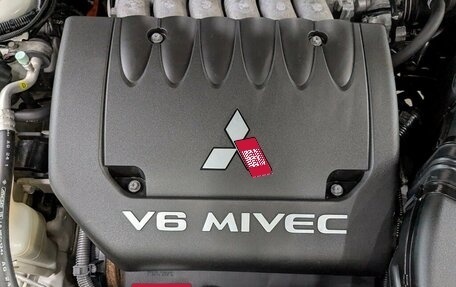 Mitsubishi Outlander III рестайлинг 3, 2011 год, 1 500 000 рублей, 8 фотография