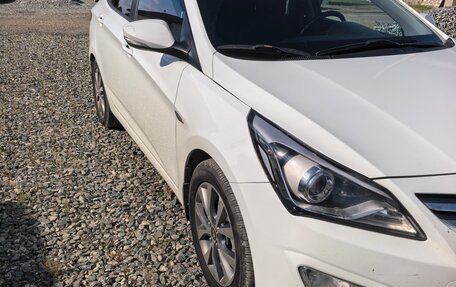 Hyundai Solaris II рестайлинг, 2015 год, 950 000 рублей, 1 фотография