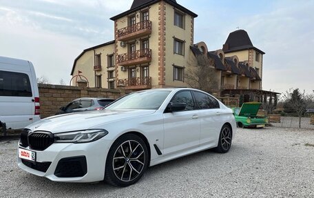 BMW 5 серия, 2021 год, 5 300 000 рублей, 2 фотография