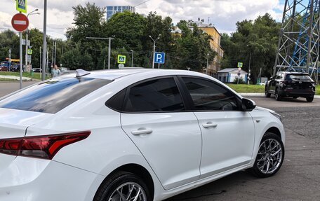 Hyundai Solaris II рестайлинг, 2018 год, 1 000 000 рублей, 5 фотография