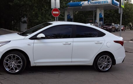 Hyundai Solaris II рестайлинг, 2018 год, 1 000 000 рублей, 2 фотография