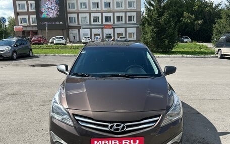 Hyundai Solaris II рестайлинг, 2015 год, 1 030 000 рублей, 3 фотография