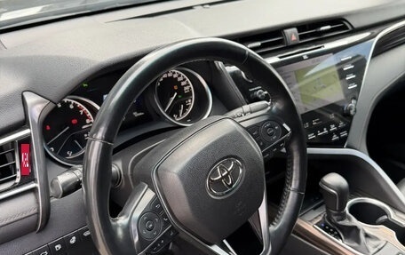 Toyota Camry, 2018 год, 2 550 000 рублей, 10 фотография