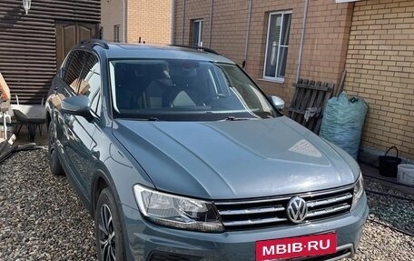 Volkswagen Tiguan II, 2019 год, 2 150 000 рублей, 3 фотография