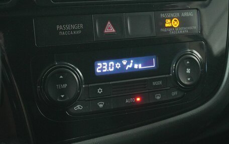 Mitsubishi Outlander III рестайлинг 3, 2012 год, 1 275 000 рублей, 13 фотография