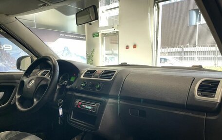 Skoda Fabia II, 2009 год, 300 000 рублей, 10 фотография