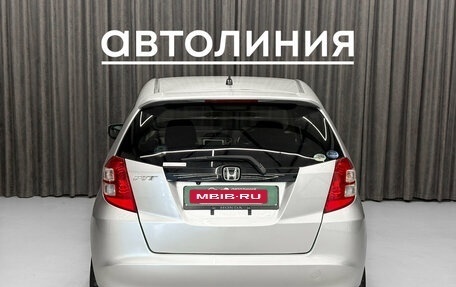Honda Fit III, 2010 год, 699 000 рублей, 6 фотография