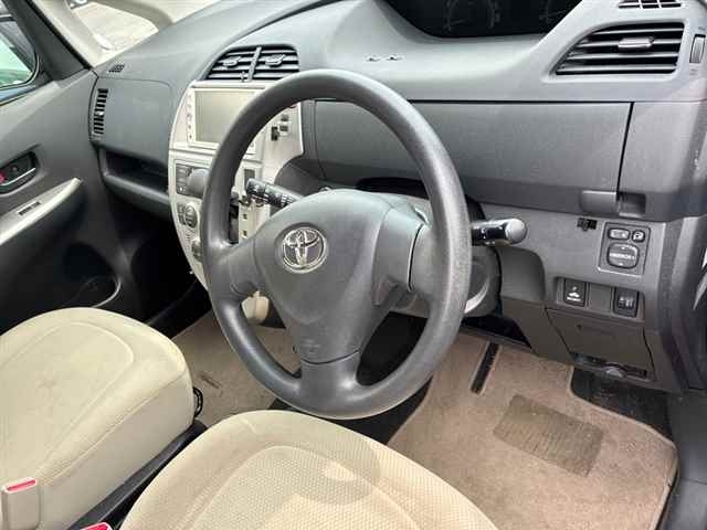 Toyota Ractis I, 2010 год, 887 000 рублей, 3 фотография