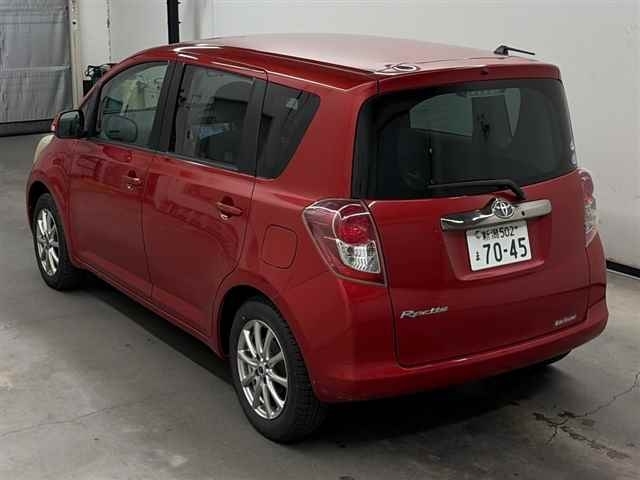 Toyota Ractis I, 2010 год, 887 000 рублей, 2 фотография