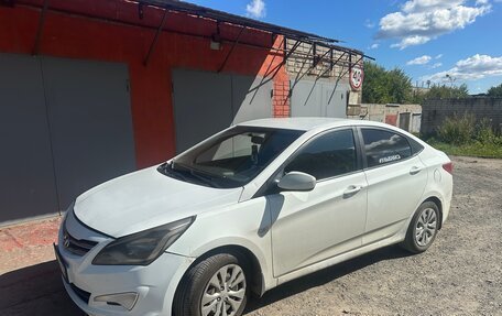 Hyundai Solaris II рестайлинг, 2015 год, 581 000 рублей, 2 фотография