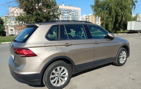 Volkswagen Tiguan II, 2019 год, 2 300 000 рублей, 2 фотография