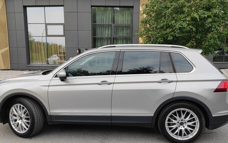 Volkswagen Tiguan II, 2018 год, 2 300 000 рублей, 2 фотография