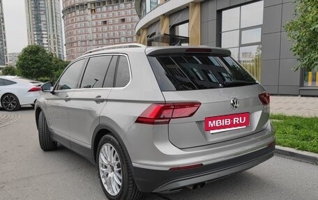 Volkswagen Tiguan II, 2018 год, 2 300 000 рублей, 3 фотография