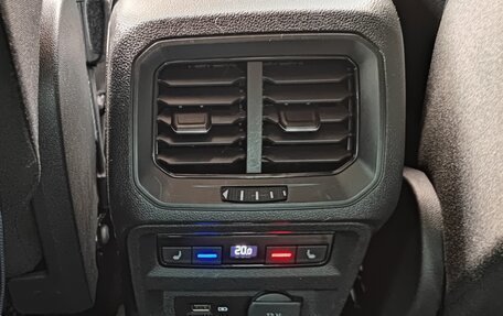 Volkswagen Tiguan II, 2018 год, 2 300 000 рублей, 18 фотография