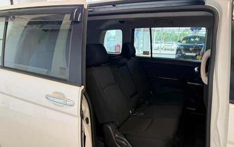 Toyota ISis I, 2012 год, 1 379 000 рублей, 17 фотография