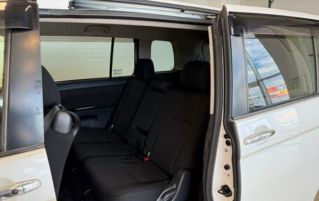Toyota ISis I, 2012 год, 1 379 000 рублей, 18 фотография