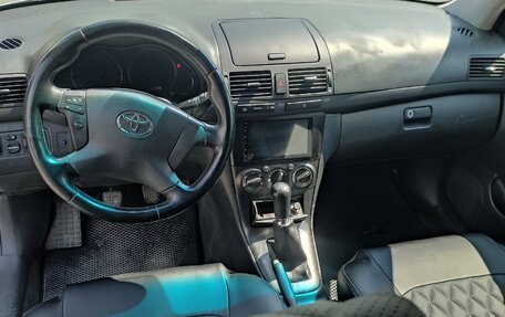 Toyota Avensis III рестайлинг, 2006 год, 680 000 рублей, 10 фотография