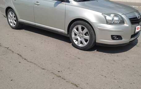 Toyota Avensis III рестайлинг, 2006 год, 680 000 рублей, 4 фотография