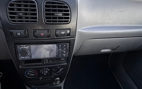 KIA Rio II, 2002 год, 200 000 рублей, 14 фотография