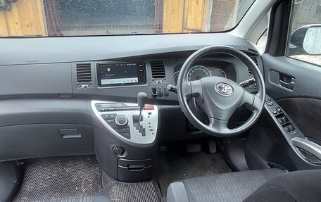 Toyota ISis I, 2011 год, 1 400 000 рублей, 7 фотография
