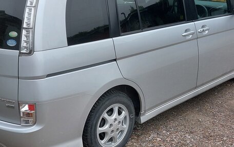 Toyota ISis I, 2011 год, 1 400 000 рублей, 4 фотография