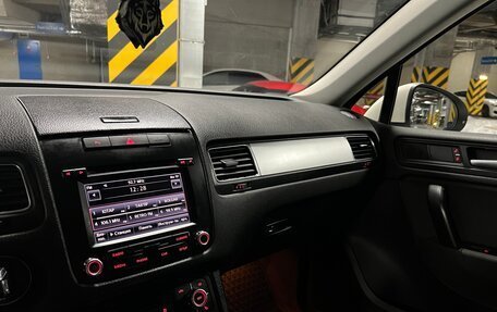 Volkswagen Touareg III, 2011 год, 1 900 000 рублей, 7 фотография
