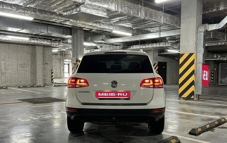 Volkswagen Touareg III, 2011 год, 1 900 000 рублей, 2 фотография