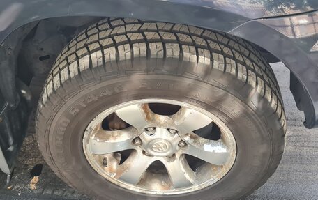 Toyota Land Cruiser Prado 120 рестайлинг, 2004 год, 1 800 000 рублей, 24 фотография