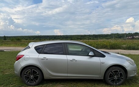 Opel Astra J, 2011 год, 515 000 рублей, 3 фотография