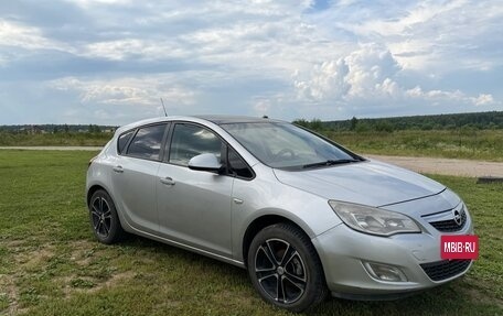 Opel Astra J, 2011 год, 515 000 рублей, 2 фотография