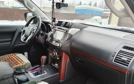 Toyota Land Cruiser Prado 150 рестайлинг 2, 2015 год, 3 800 000 рублей, 11 фотография