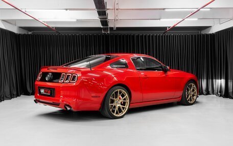 Ford Mustang VI рестайлинг, 2012 год, 1 900 000 рублей, 4 фотография
