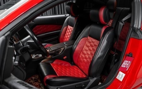 Ford Mustang VI рестайлинг, 2012 год, 1 900 000 рублей, 6 фотография