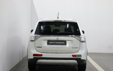 Mitsubishi Outlander III рестайлинг 3, 2014 год, 1 490 000 рублей, 4 фотография