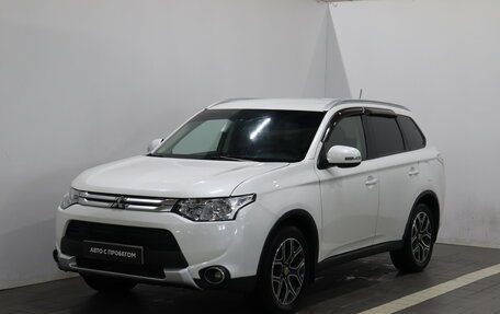 Mitsubishi Outlander III рестайлинг 3, 2014 год, 1 490 000 рублей, 5 фотография