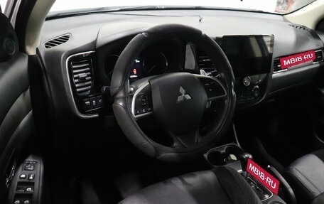 Mitsubishi Outlander III рестайлинг 3, 2014 год, 1 490 000 рублей, 8 фотография
