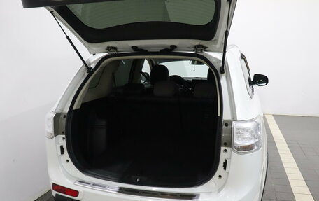 Mitsubishi Outlander III рестайлинг 3, 2014 год, 1 490 000 рублей, 15 фотография