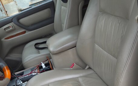 Toyota Land Cruiser 100 рестайлинг 2, 2007 год, 3 300 000 рублей, 28 фотография