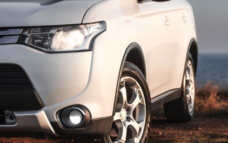 Mitsubishi Outlander III рестайлинг 3, 2014 год, 1 260 000 рублей, 13 фотография