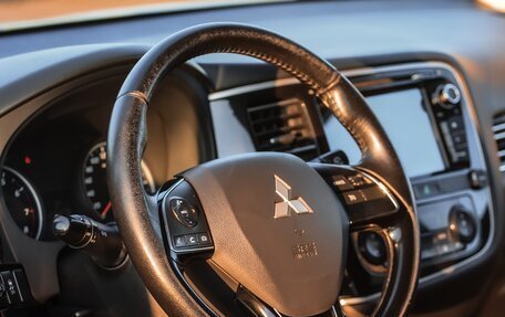 Mitsubishi Outlander III рестайлинг 3, 2014 год, 1 260 000 рублей, 15 фотография