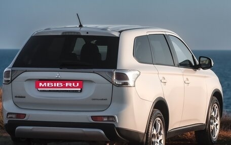 Mitsubishi Outlander III рестайлинг 3, 2014 год, 1 260 000 рублей, 5 фотография