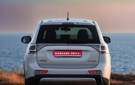 Mitsubishi Outlander III рестайлинг 3, 2014 год, 1 260 000 рублей, 4 фотография