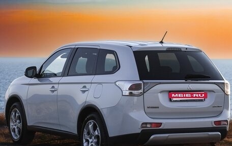 Mitsubishi Outlander III рестайлинг 3, 2014 год, 1 260 000 рублей, 3 фотография