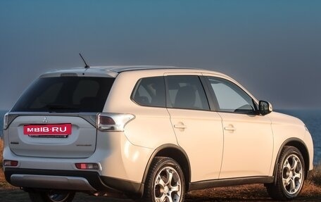 Mitsubishi Outlander III рестайлинг 3, 2014 год, 1 260 000 рублей, 6 фотография