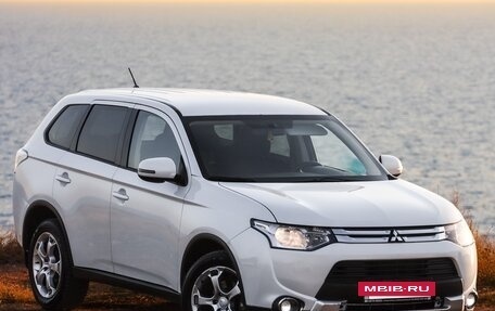 Mitsubishi Outlander III рестайлинг 3, 2014 год, 1 260 000 рублей, 9 фотография